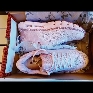 Underarmour HOVR 2, Running Shoe with Bluetooth